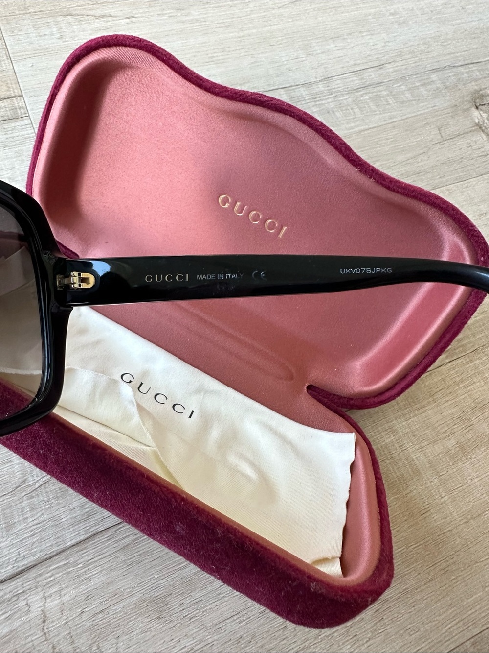 Gucci Women’s Black Oversized Square Sunglasses with Gradient Lenses - Picture 5 of 7